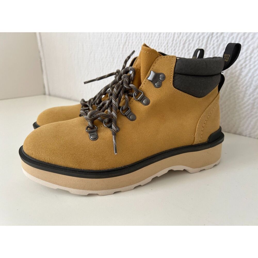 Sorel Hi Line Hiker boots Geo Yellow. Size 9.